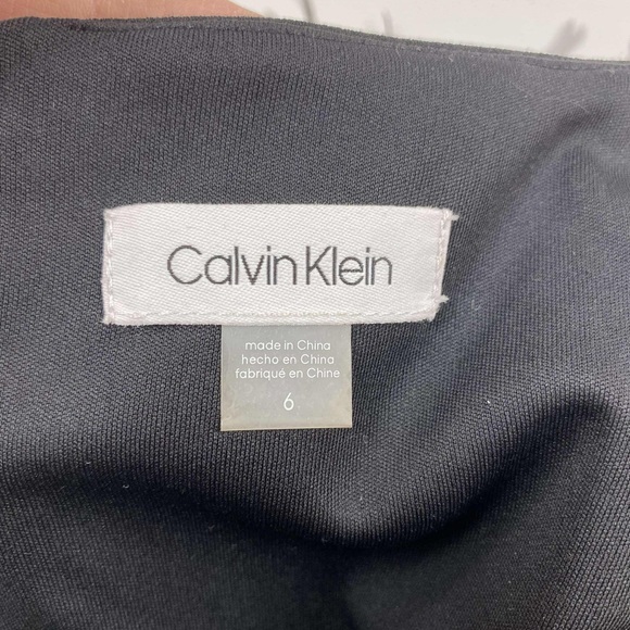 Elegant Black Dress with Feathered Sleeves - Picture 7 of 7